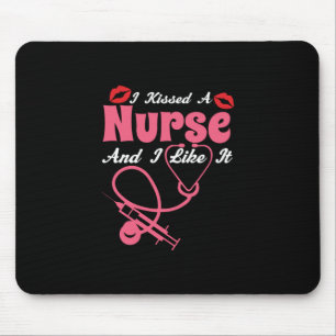 Geschenk für Krankenschwester   Ich küsste eine Kr Mousepad
