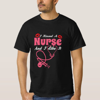 Geschenk für Krankenschwester | Ich küsste eine Kr T-Shirt