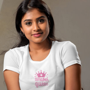 Geschenk für Krankenschwester pink minimalist Quee T-Shirt