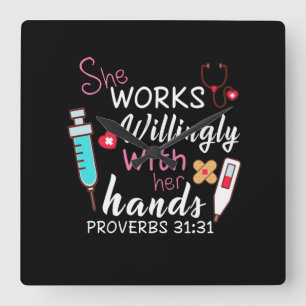 Geschenk für Krankenschwester   Sie arbeitet bewus Quadratische Wanduhr