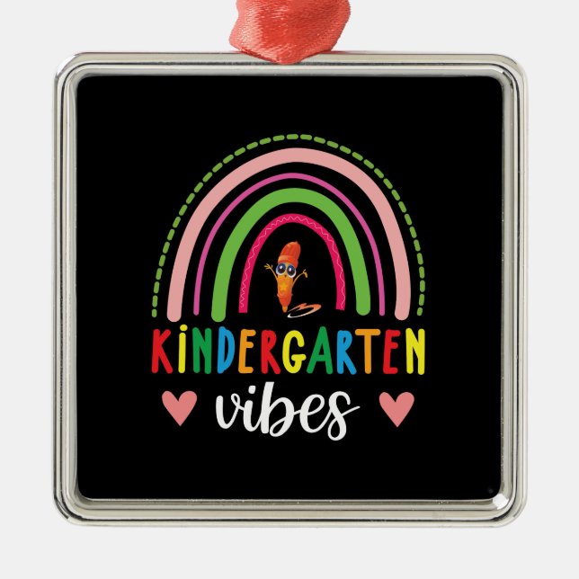Geschenk für Lehrer | Kindergarten Vibes Ornament Aus Metall (Vorne)