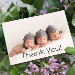 Geschenkartikel für Babys Vielen Dank für Ihre neu Dankeskarte<br><div class="desc">Babygeschenktriplets Dankeschön Neugeborene Kinderdusche Dankeschön Ihre Karten zeigen Ihr Lieblings-Foto mit dem Text "Dankeschön" in elegantem, modernem, schwarzem Drehbuch auf der Vorderseite und einem zusätzlichen Foto und Ihrer personalisierten Botschaft auf der Rückseite. Personalisieren Sie den Text durch Bearbeiten in den bereitgestellten Textfeldern. FOTO TIPP: Zentrieren Sie Ihr Foto vor dem...</div>