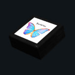 Geschenkboxen BLAUE BUTTERFLY personalisieren<br><div class="desc">Brtitude Designs ist ein Designteam aus Kalifornien, USA. Wir schaffen Kunst durch unsere Liebe von Malerei, zeichn und Fotografie, um unsere Entwürfe einzigartig zu machen. Unsere Produkte werden aus Liebe kreiert und haben Spaß, entspanntes Strandleben, Vintage und kreative Stile für jedes Design. Wir haben auch eine Leidenschaft für Pferde und...</div>