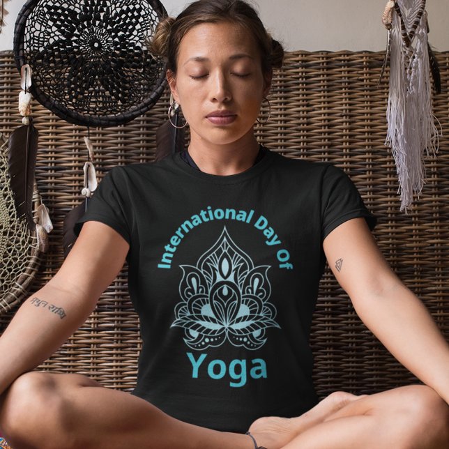 Geschenke für Yoga-Liebhaber, Internationaler Tag  T-Shirt (International Day of Yoga T-Shirt style)