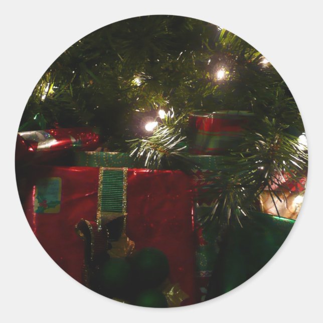 Geschenke unter dem Baum Weihnachtsfeiertag Runder Aufkleber (Vorderseite)