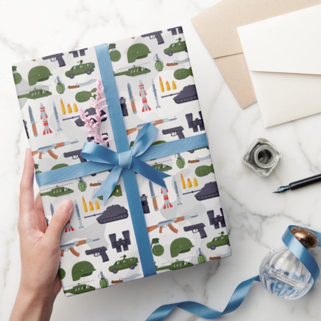 Geschenkpapier mit militärischer Ausrüstung (Schenken)