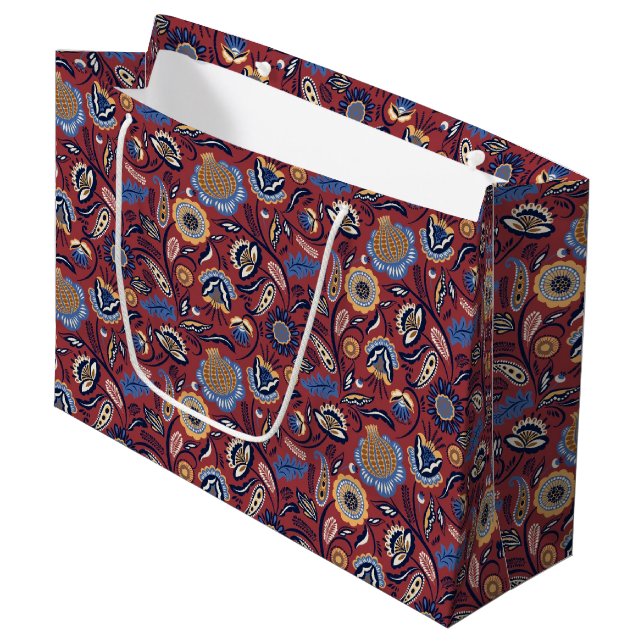 Geschenktasche - Boho Bold Floral Red Große Geschenktüte (Vorderseite Schrägansicht)