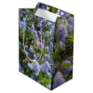 Geschenktasche mit lila Blüten Mittlere Geschenktüte