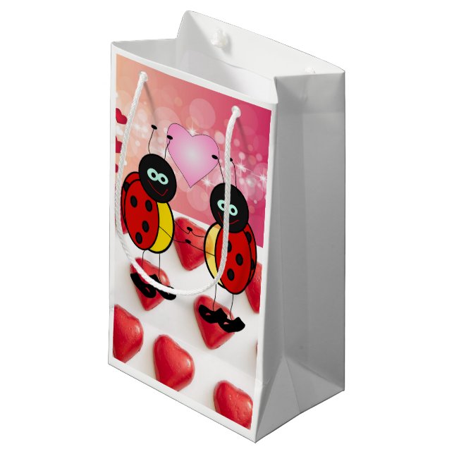 Geschenktasche Valentine's Ladybug Kleine Geschenktüte (Vorderseite Schrägansicht)