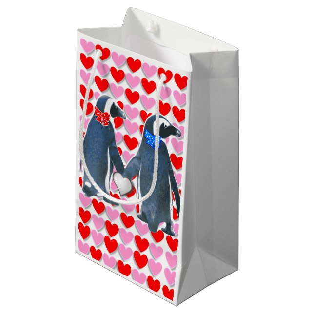 Geschenktasche Valentinin-Pinguin Kleine Geschenktüte (Vorderseite Schrägansicht)