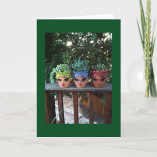 GESCHICHTENE FREUNDE, DIE AUSGEHEN, UM GLÜCKLICHEN KARTE