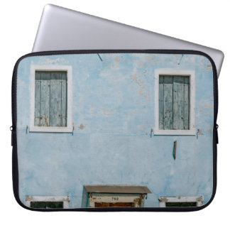 GESCHLOSSENE FENSTER UND TÜR LAPTOPSCHUTZHÜLLE