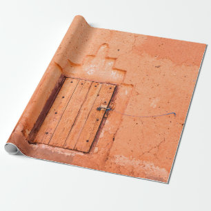 Geschlossenes Holzfenster im traditionellen marokk Geschenkpapier