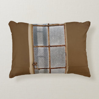 GESCHLOSSENES, KLARES GLASFENSTER MIT 8 PANELN DEKOKISSEN