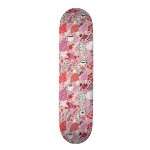 Geschmackvolles Muster mit Vögeln und Blumen Skateboard