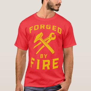 Geschmiedet von Feuerschmiedegeschenk T-Shirt