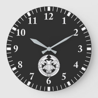 Geschneidener Bambus in umfassenden Bambusblättern Große Wanduhr