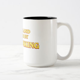 Geschrieben und Regie von Overthinking Shirt Zweifarbige Tasse