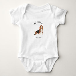 Geschützt durch Basset Hound Hundeshirt Baby Strampler