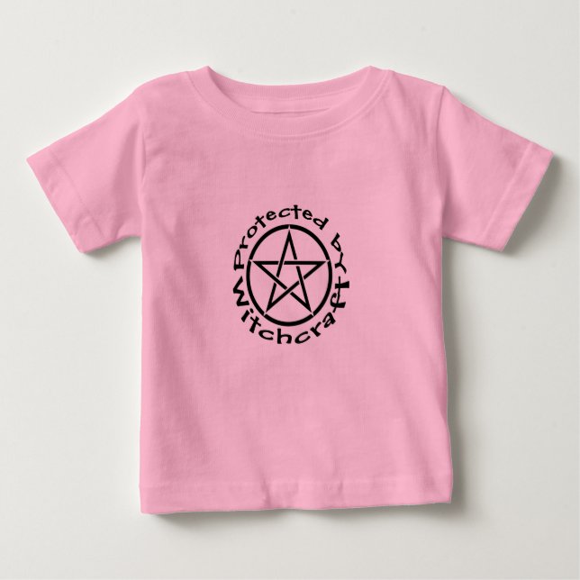 Geschützt durch Hexerei Pagan Wiccan Kleinkind Shi Baby T-shirt (Vorderseite)