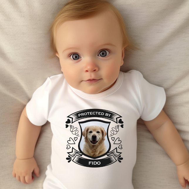 Geschützt durch Hundeschild-Foto-Banner Baby Strampler (Von Creator hochgeladen)