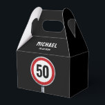 Geschwindigkeitsbegrenzungsschild mit CUSTOM AGE G Geschenkschachtel<br><div class="desc">Passen Sie Ihr Alter für die perfekte Autos und Fahrer themed Geburtstagsparty an. Rotes Rundverkehrsschild mit modernem grafischen Stil. Bitte Karo der passenden Kollektion für KOORDINIERENDE GEGENSTÄNDE. Originale Kunstwerke von PUPSIKU STUDIO. 100% einzigartiges Produkt</div>