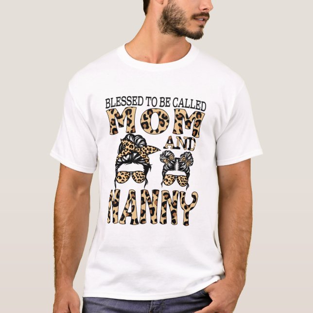 Gesegnet, als Mama und Gruscha Leopard bezeichnet  T-Shirt (Vorderseite)