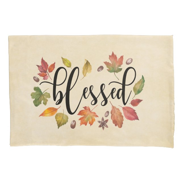 Gesegnet in schwarzer Kalligrafie und Herbstleaven Kissenbezug (Vorderseite)