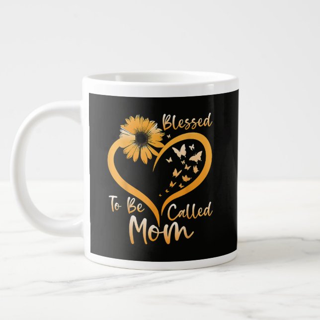 Gesegnet, Mama genannt zu werden Jumbo-Tasse (Links)