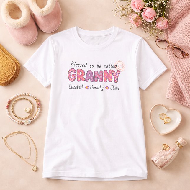 Gesegnet, um Granny Personalisiert Names zu heißen T-Shirt (Blessed to be called Granny Personalized Names T-Shirt)