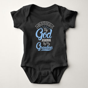 gesegnet von Gott, verwöhnt von meiner Oma Baby Strampler