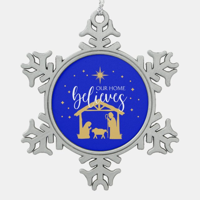 Gesegnete erste Zuhause Weihnachtskrippe Szene Schneeflocken Zinn-Ornament (Vorderseite)