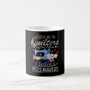 Gesegnete Quilters-Piecemaker, die die Nähideen a Kaffeetasse
