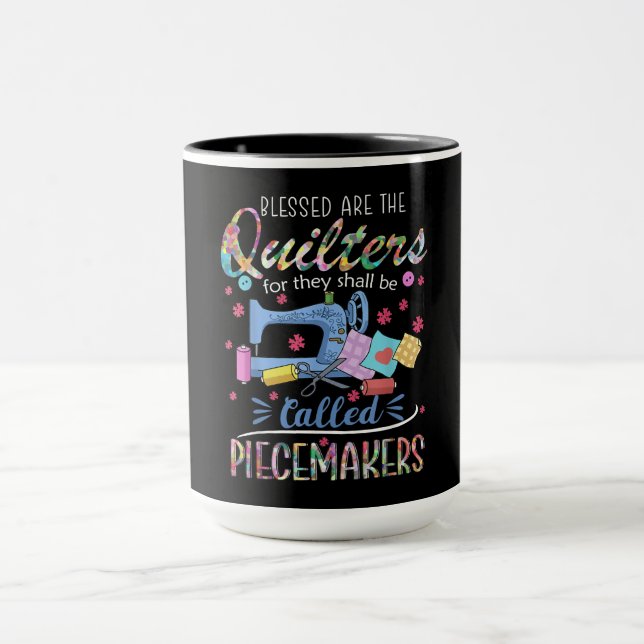 Gesegnete Quilters-Piecemakers, die das Nähen been Tasse (Zentrum)