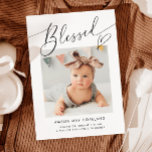 Gesegnetes Minimalistisch Heart Baby Foto Birth Ankündigung<br><div class="desc">Einfache und minimalistische Geburtsankündigungskarte mit handgeschriebener Typografie,  die "gesegnet" mit einem Herz sagt. Sie können das Bild Ihres Neugeborenen in der Mitte und die Babystatistiken unten hinzufügen. Sie können auch ein zweites Bild mit einer Nachricht auf der Rückseite hinzufügen.</div>