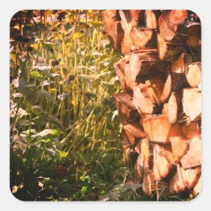 Gestapelte Feuerholznatur  Quadratischer Aufkleber