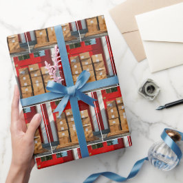 Gestapelte Kartonboxen durch eine rote Tür Geschenkpapier