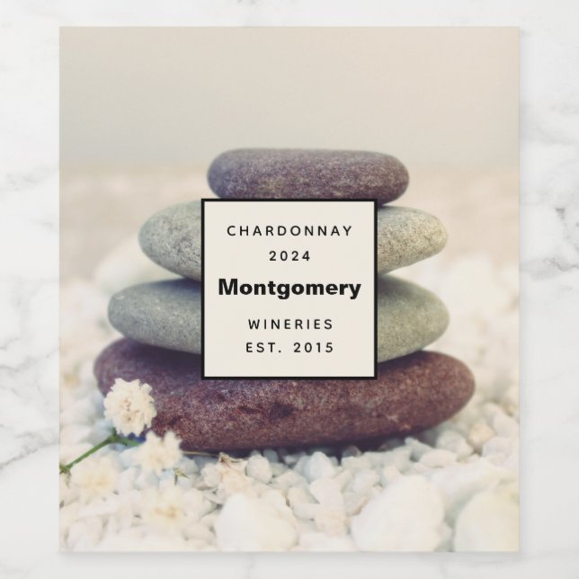 Gestapelte Steine Meditative Kairn Weinkultur und  Weinetikett (Einzelnes Label)