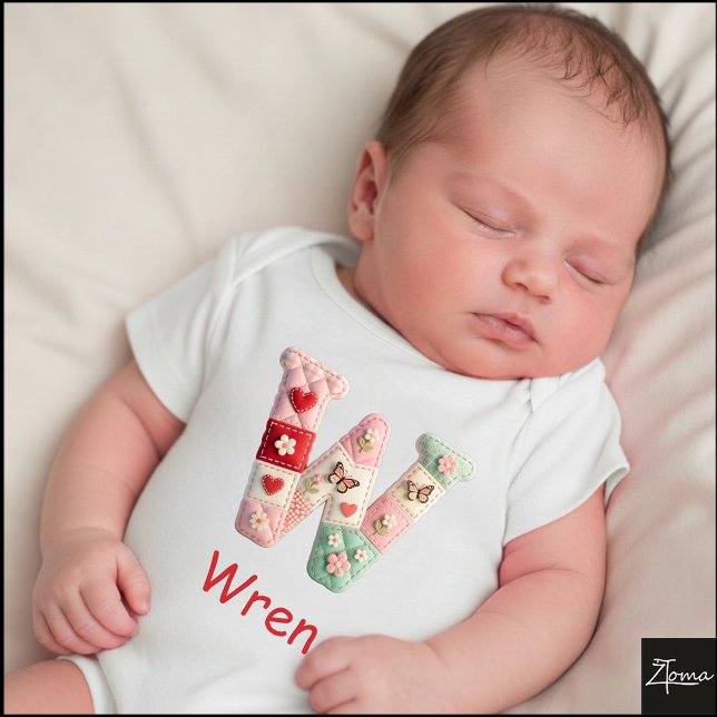 Gesteppter Patchwork-Initialbuchstabe W Kinderzimm Baby Strampler (This is a sample design. There are several models to choose from, with the name and color changed.)