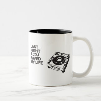 Gestern Abend rettete ein CDJ mein Leben Zweifarbige Tasse