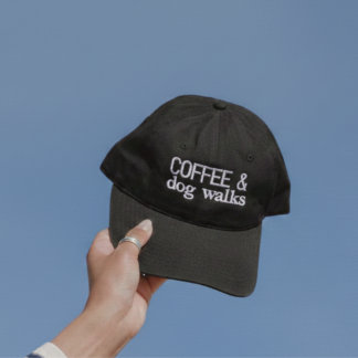 Gestickte Mütze mit Kaffee und Hundespaziergängen Bestickte Baseballkappe