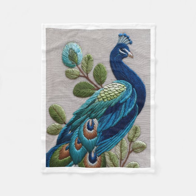 Gestickter Pfau und Blätter Fleece-Decke Fleecedecke (Vorderseite)