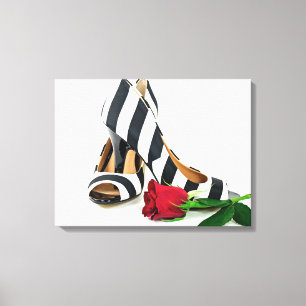 gestreifte High Heels mit roter Rose Leinwanddruck