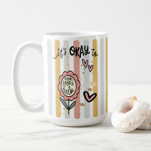 Gestreifter Boho-Blumen-Es ist okay, um Hilfe zu b Kaffeetasse