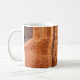 Gestreifter Felsen der Double Arch Alcove II im Zi Tasse
