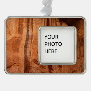 Gestreifter Felsen mit Doppelbogen Alcove II in Zi Rahmen-Ornament Silber