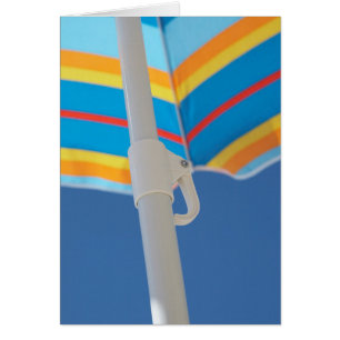Gestreifter Strandschirm