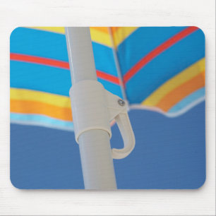 Gestreifter Strandschirm Mousepad