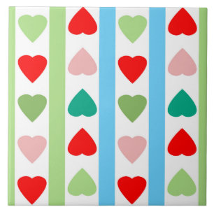 Gestreiftes Muster mit Herzen zum Valentinstag Fliese