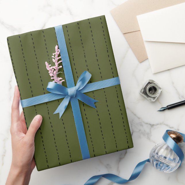 Gestrichelte Linien auf dunklem Olivgrün Geschenkpapier (Schenken)